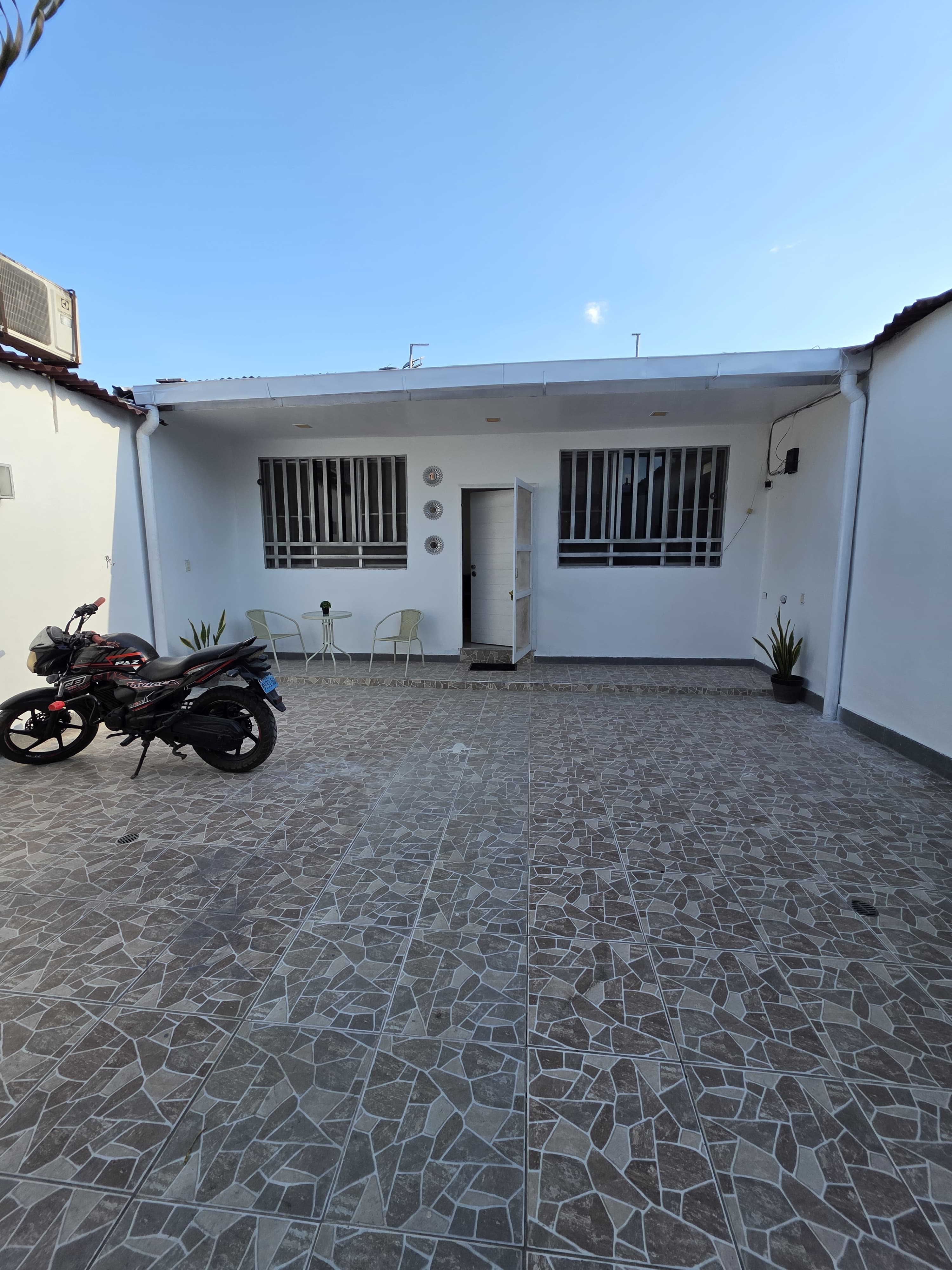 🏡✨ ¡SE ALQUILA CASA AMOBLADA EN INTERIOR 146 m2 - 2 Hab - CERCA AL CENTRO DE PUCALLPA! ✨🏡